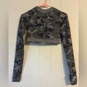 GYMSHARK Gray Camo Long Sleeve Crop Top